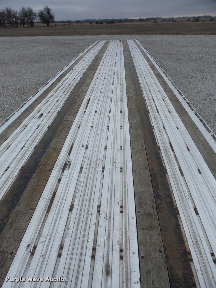 image for item J8547 2001 Wilson CF-900A flatbed trailer