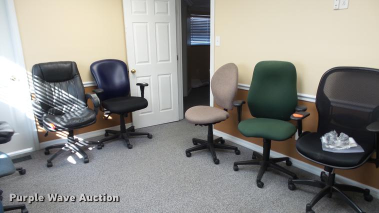 image for item CC9736 Approximately 30 office chairs