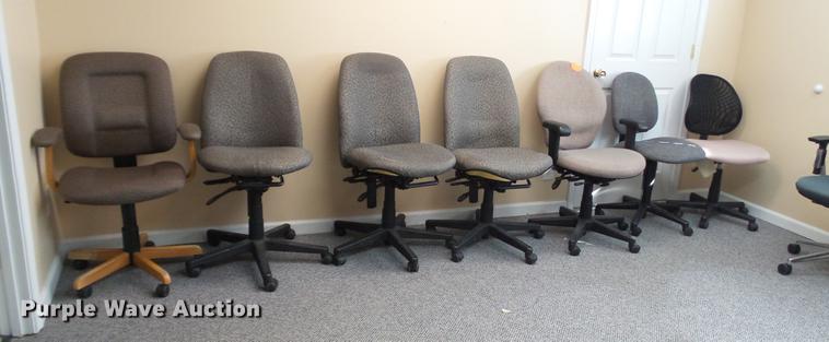 image for item CC9736 Approximately 30 office chairs