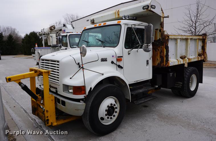 image for item DB0375 2001 International 4900 dump truck