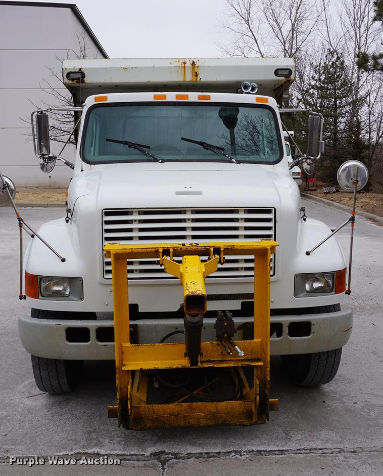 image for item DB0375 2001 International 4900 dump truck