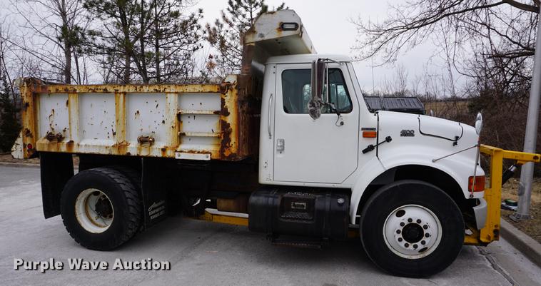 image for item DB0375 2001 International 4900 dump truck