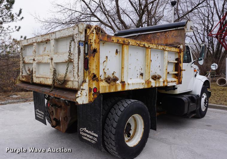 image for item DB0375 2001 International 4900 dump truck