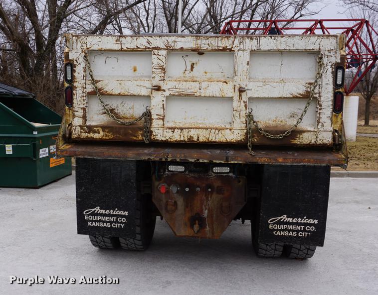 image for item DB0375 2001 International 4900 dump truck