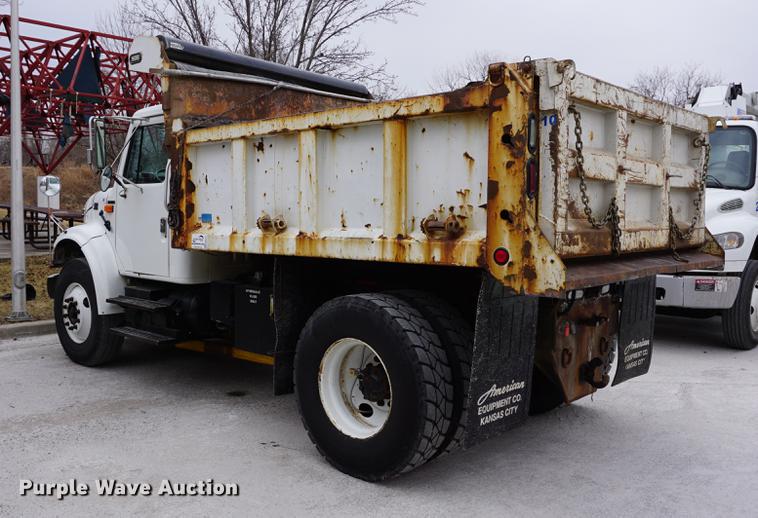 image for item DB0375 2001 International 4900 dump truck