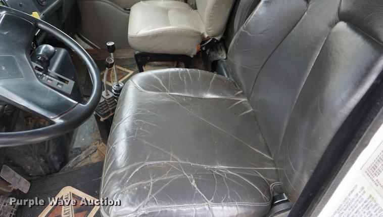 image for item DB0375 2001 International 4900 dump truck