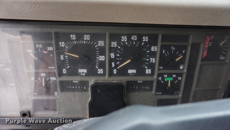 image for item DB0375 2001 International 4900 dump truck