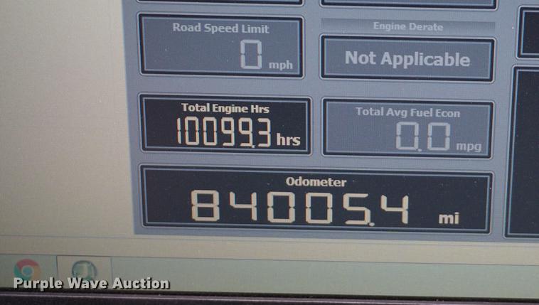 image for item DB0375 2001 International 4900 dump truck