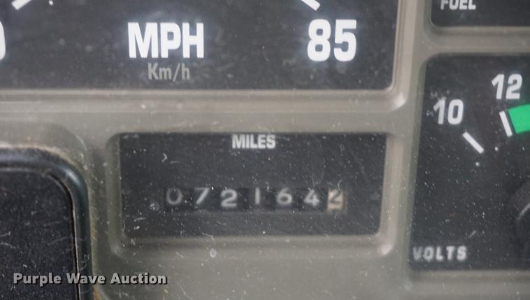 image for item DB0375 2001 International 4900 dump truck