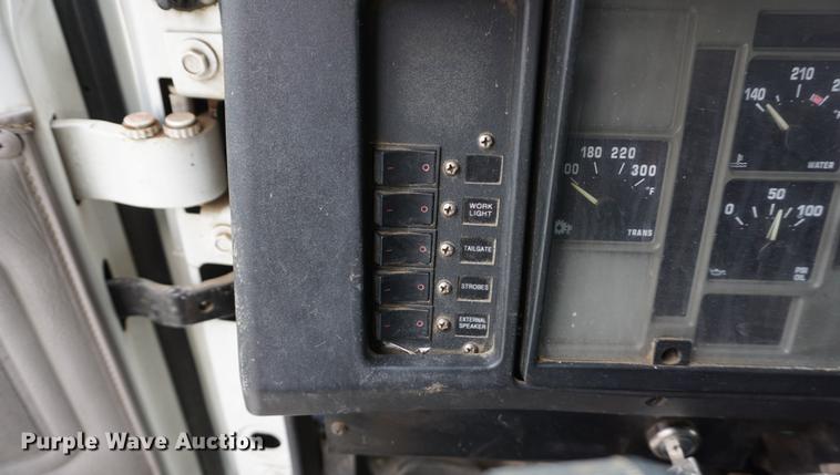 image for item DB0375 2001 International 4900 dump truck