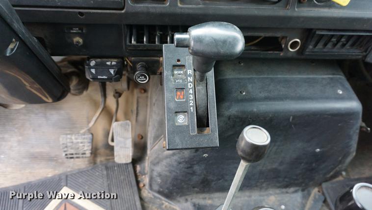 image for item DB0375 2001 International 4900 dump truck