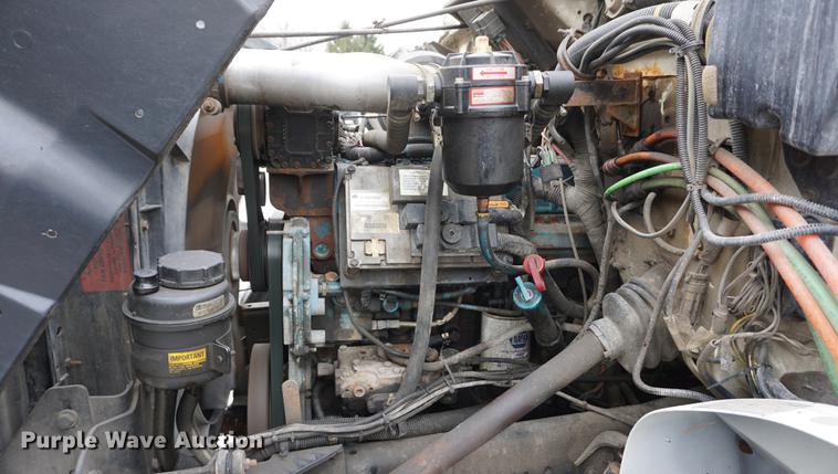 image for item DB0375 2001 International 4900 dump truck