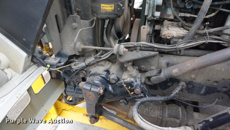 image for item DB0375 2001 International 4900 dump truck