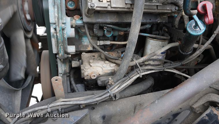 image for item DB0375 2001 International 4900 dump truck