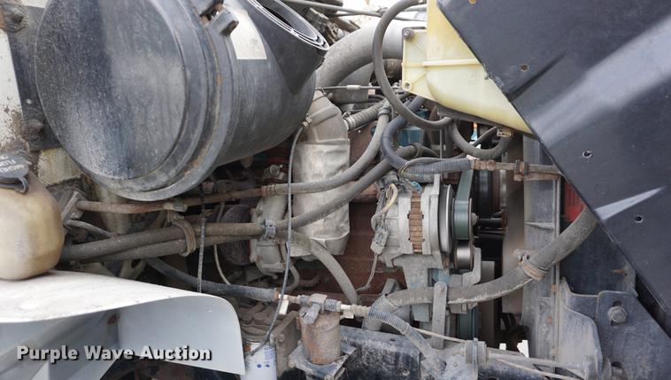 image for item DB0375 2001 International 4900 dump truck