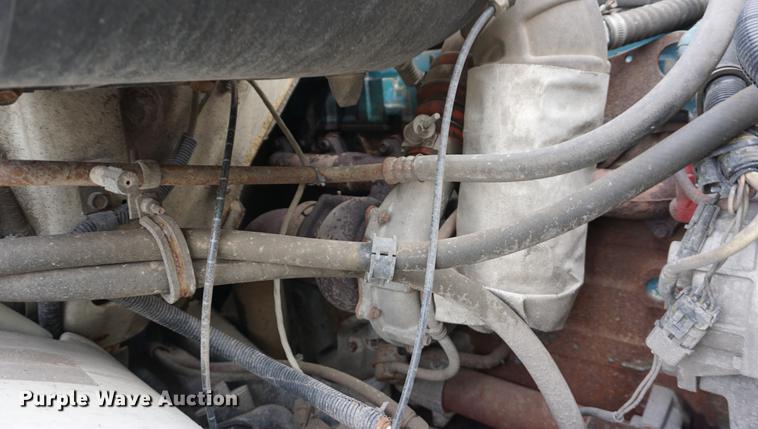 image for item DB0375 2001 International 4900 dump truck