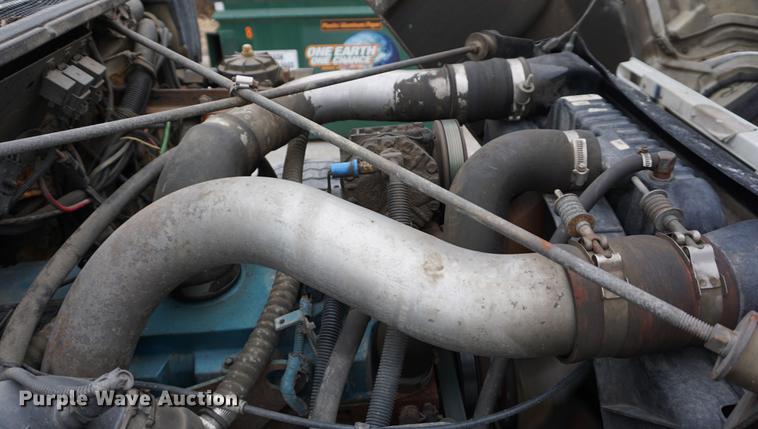 image for item DB0375 2001 International 4900 dump truck