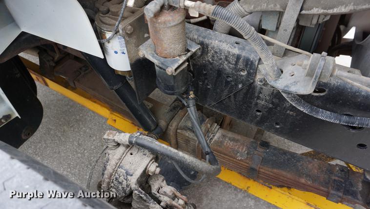 image for item DB0375 2001 International 4900 dump truck