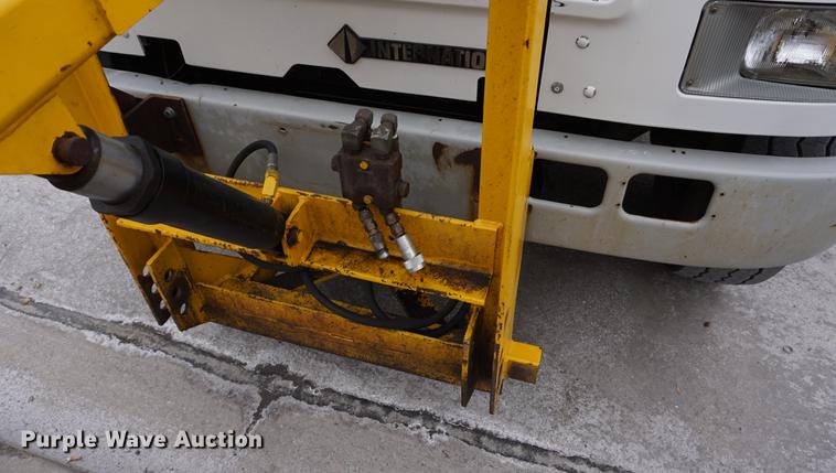 image for item DB0375 2001 International 4900 dump truck