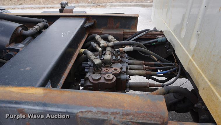 image for item DB0375 2001 International 4900 dump truck