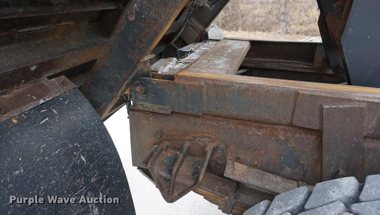 image for item DB0375 2001 International 4900 dump truck