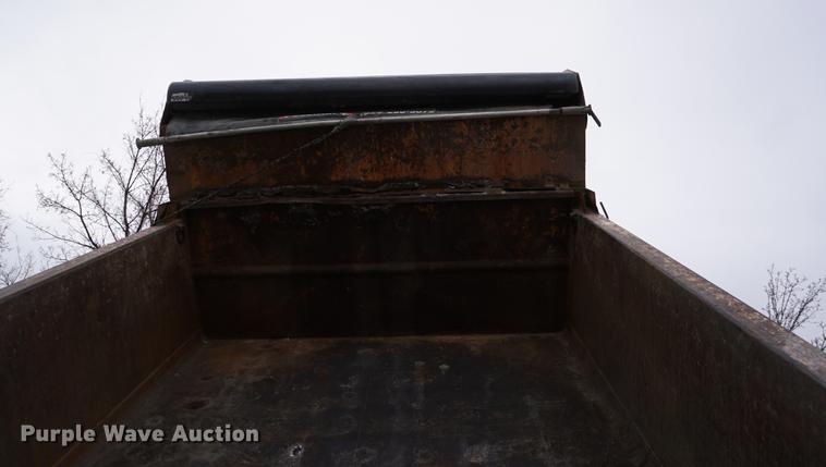 image for item DB0375 2001 International 4900 dump truck