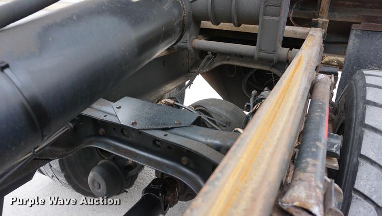 image for item DB0375 2001 International 4900 dump truck