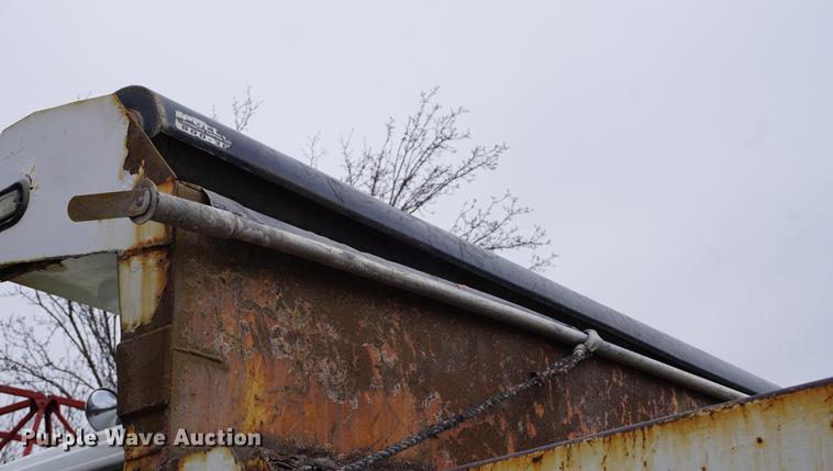 image for item DB0375 2001 International 4900 dump truck