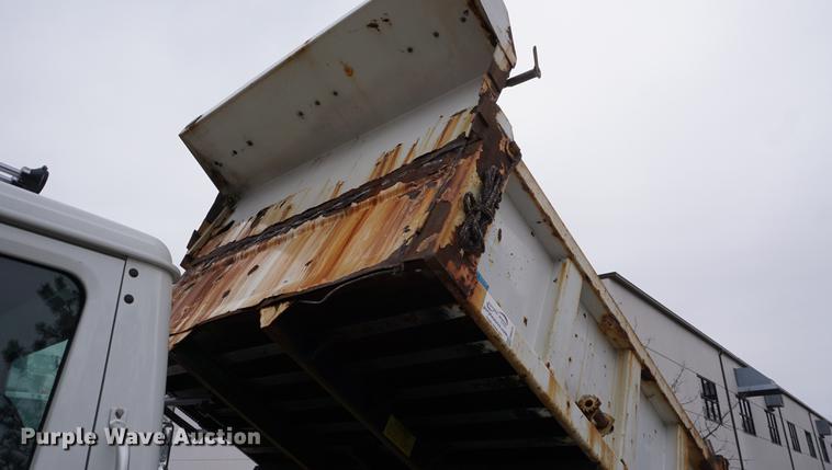 image for item DB0375 2001 International 4900 dump truck