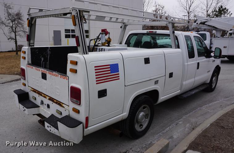 image for item DB0376 2006 Ford F350 Super Duty SuperCab utility bed pickup truck