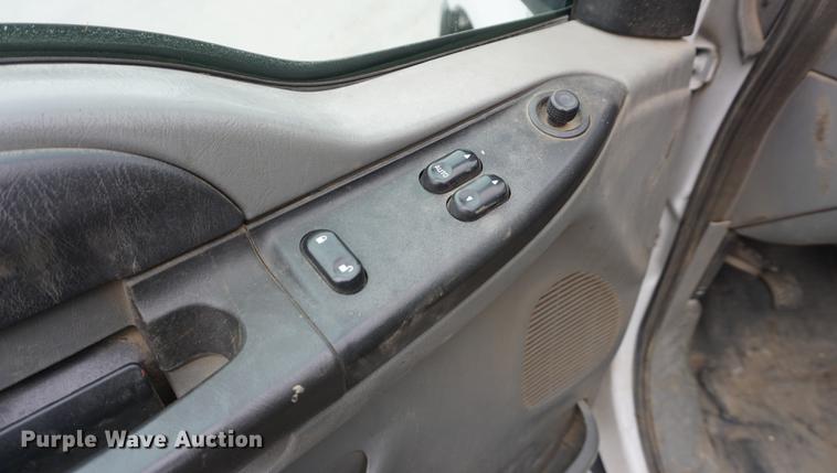 image for item DB0376 2006 Ford F350 Super Duty SuperCab utility bed pickup truck