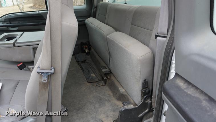 image for item DB0376 2006 Ford F350 Super Duty SuperCab utility bed pickup truck