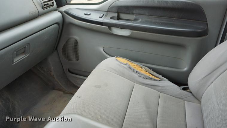 image for item DB0376 2006 Ford F350 Super Duty SuperCab utility bed pickup truck