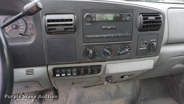 image for item DB0376 2006 Ford F350 Super Duty SuperCab utility bed pickup truck