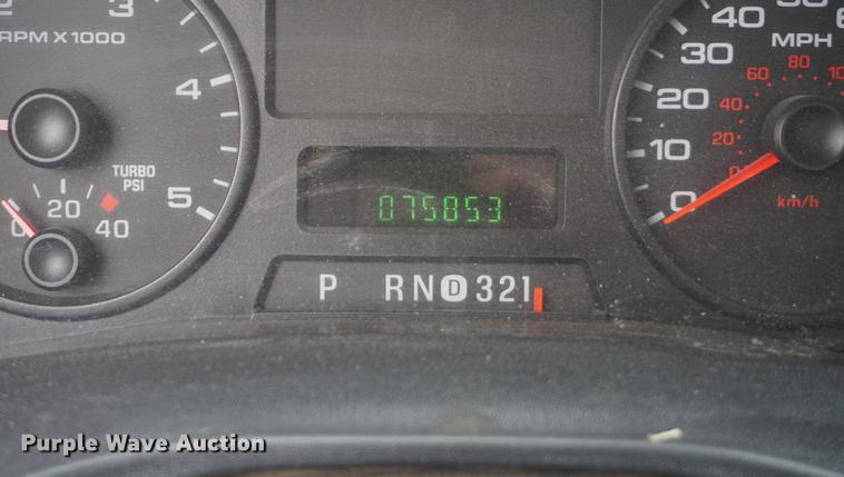 image for item DB0376 2006 Ford F350 Super Duty SuperCab utility bed pickup truck