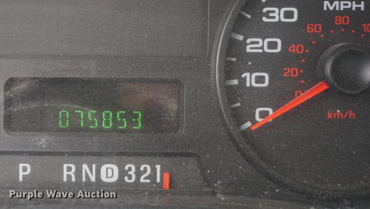 image for item DB0376 2006 Ford F350 Super Duty SuperCab utility bed pickup truck