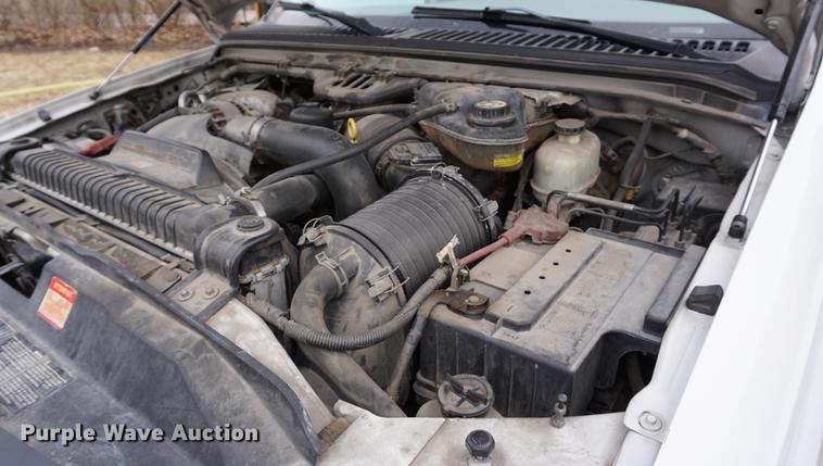 image for item DB0376 2006 Ford F350 Super Duty SuperCab utility bed pickup truck