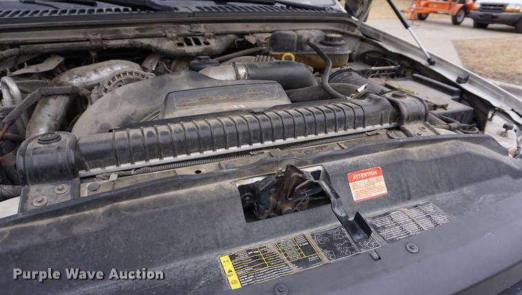 image for item DB0376 2006 Ford F350 Super Duty SuperCab utility bed pickup truck