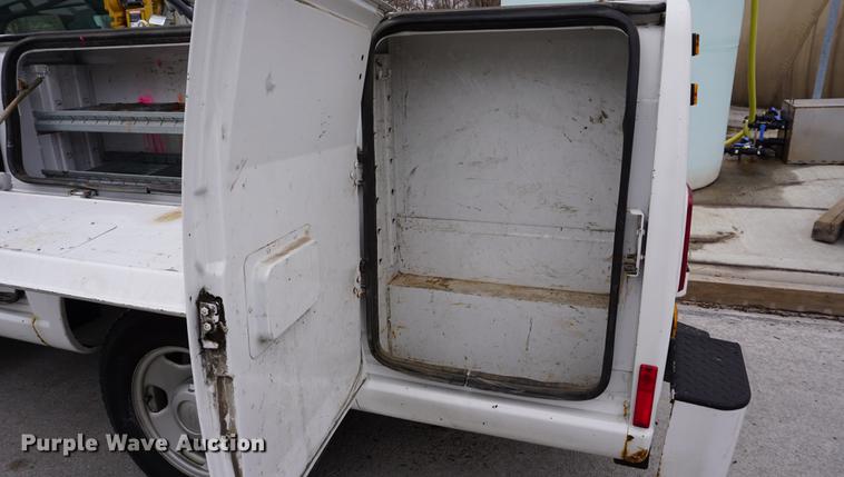 image for item DB0376 2006 Ford F350 Super Duty SuperCab utility bed pickup truck