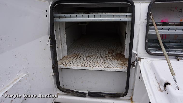 image for item DB0376 2006 Ford F350 Super Duty SuperCab utility bed pickup truck