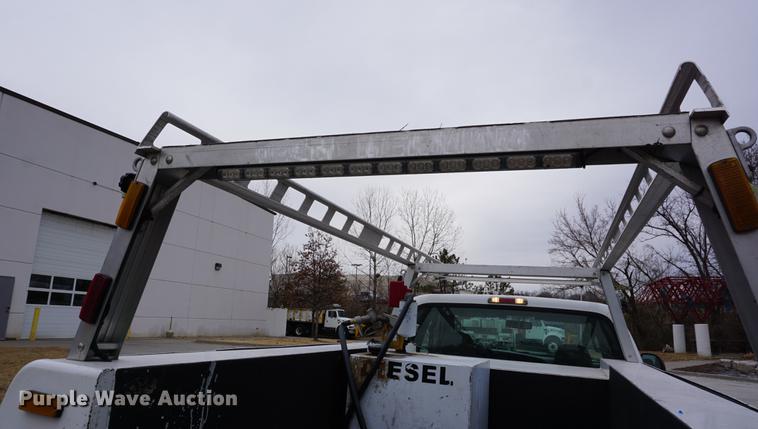 image for item DB0376 2006 Ford F350 Super Duty SuperCab utility bed pickup truck