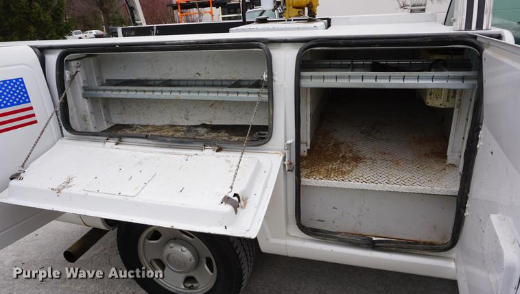 image for item DB0376 2006 Ford F350 Super Duty SuperCab utility bed pickup truck