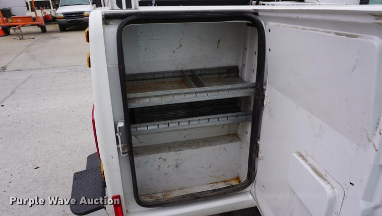 image for item DB0376 2006 Ford F350 Super Duty SuperCab utility bed pickup truck