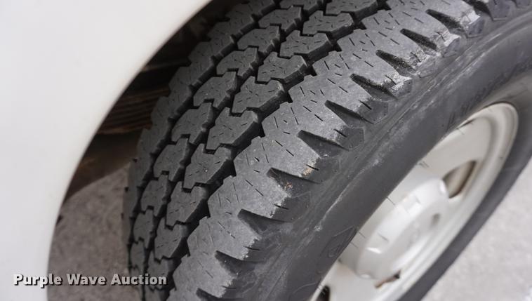 image for item DB0376 2006 Ford F350 Super Duty SuperCab utility bed pickup truck