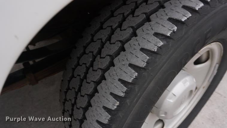 image for item DB0376 2006 Ford F350 Super Duty SuperCab utility bed pickup truck