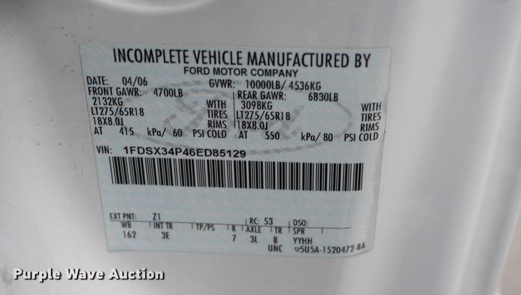 image for item DB0376 2006 Ford F350 Super Duty SuperCab utility bed pickup truck