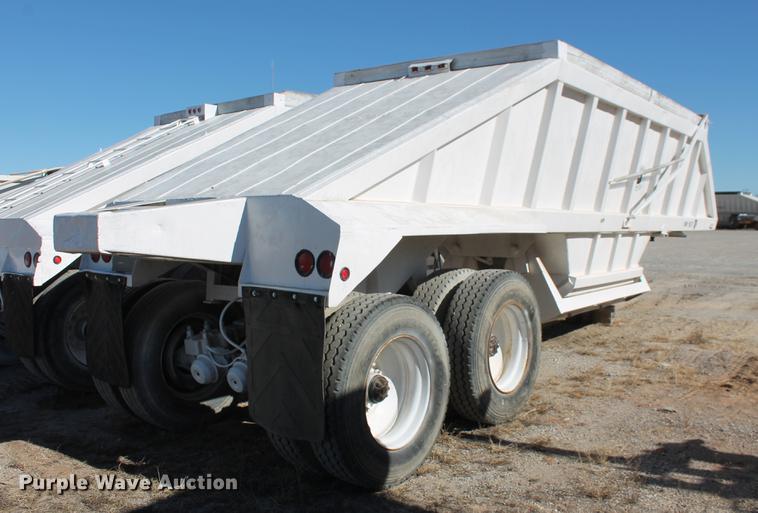 image for item DB5104 1982 Fruehauf DES-M2-M20/32 bottom dump trailer