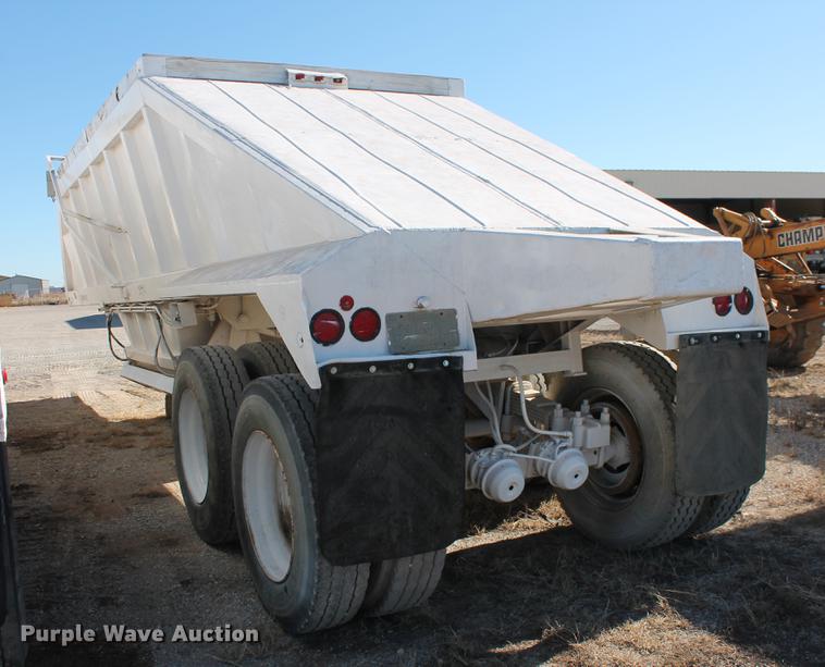 image for item DB5104 1982 Fruehauf DES-M2-M20/32 bottom dump trailer