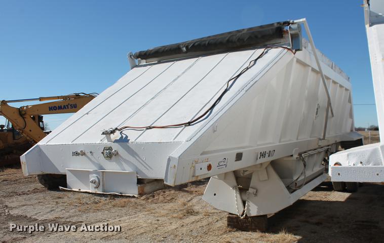 image for item DB5104 1982 Fruehauf DES-M2-M20/32 bottom dump trailer