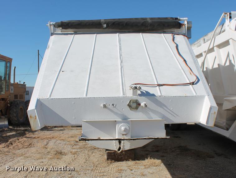image for item DB5104 1982 Fruehauf DES-M2-M20/32 bottom dump trailer